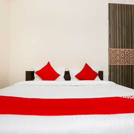 Hotel O Royal Galaxy Új-Delhi Kültér fotó