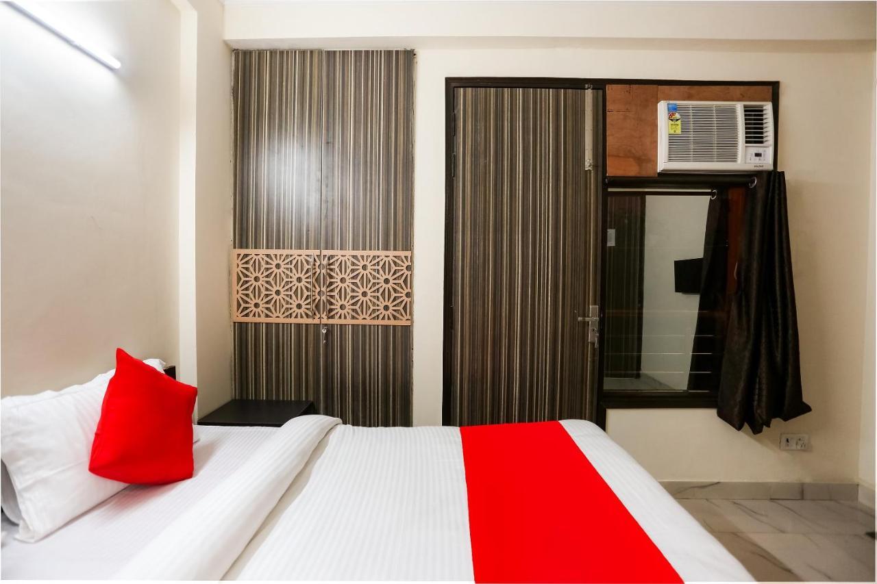 Hotel O Royal Galaxy Új-Delhi Kültér fotó