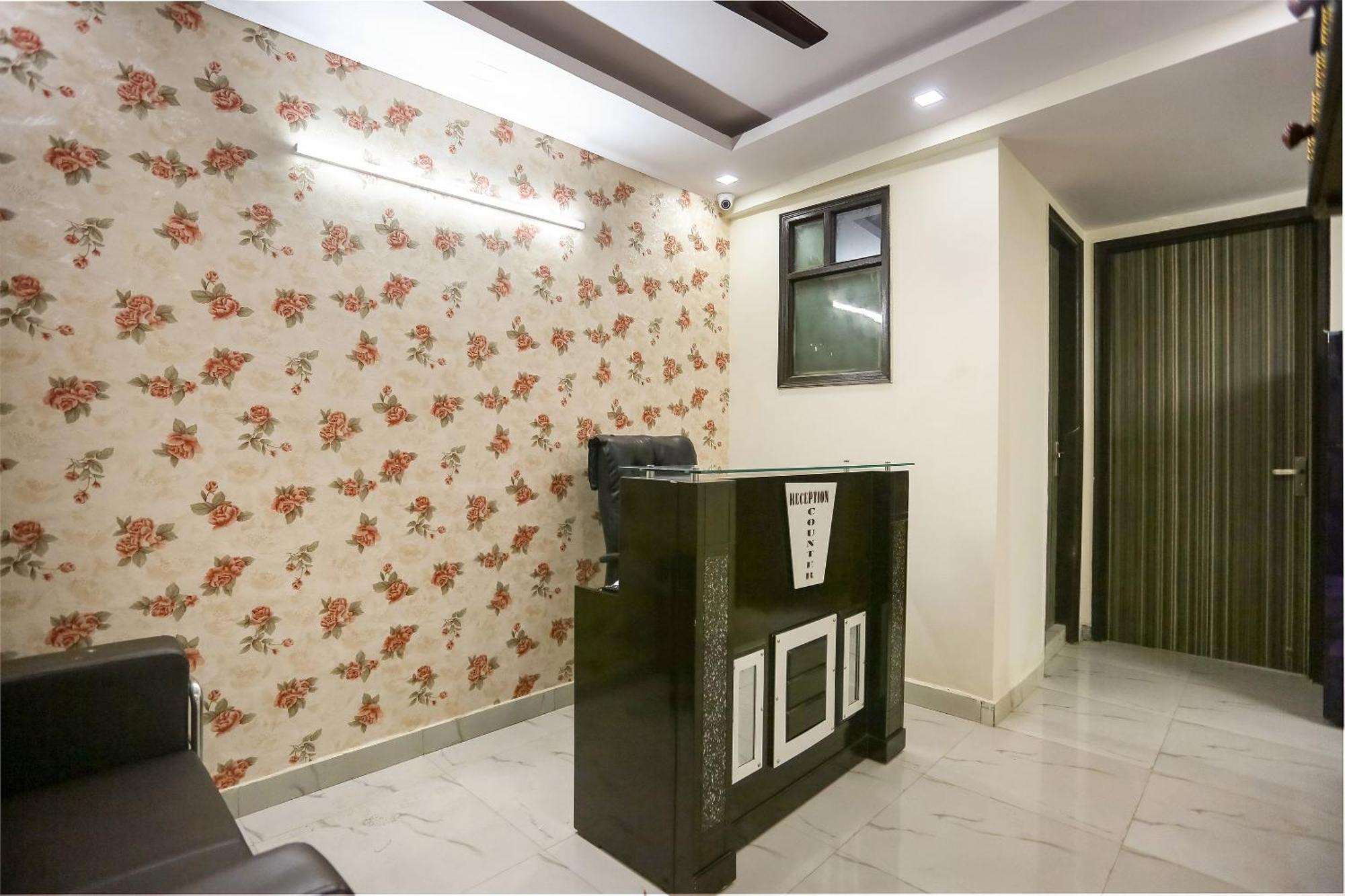 Hotel O Royal Galaxy Új-Delhi Kültér fotó