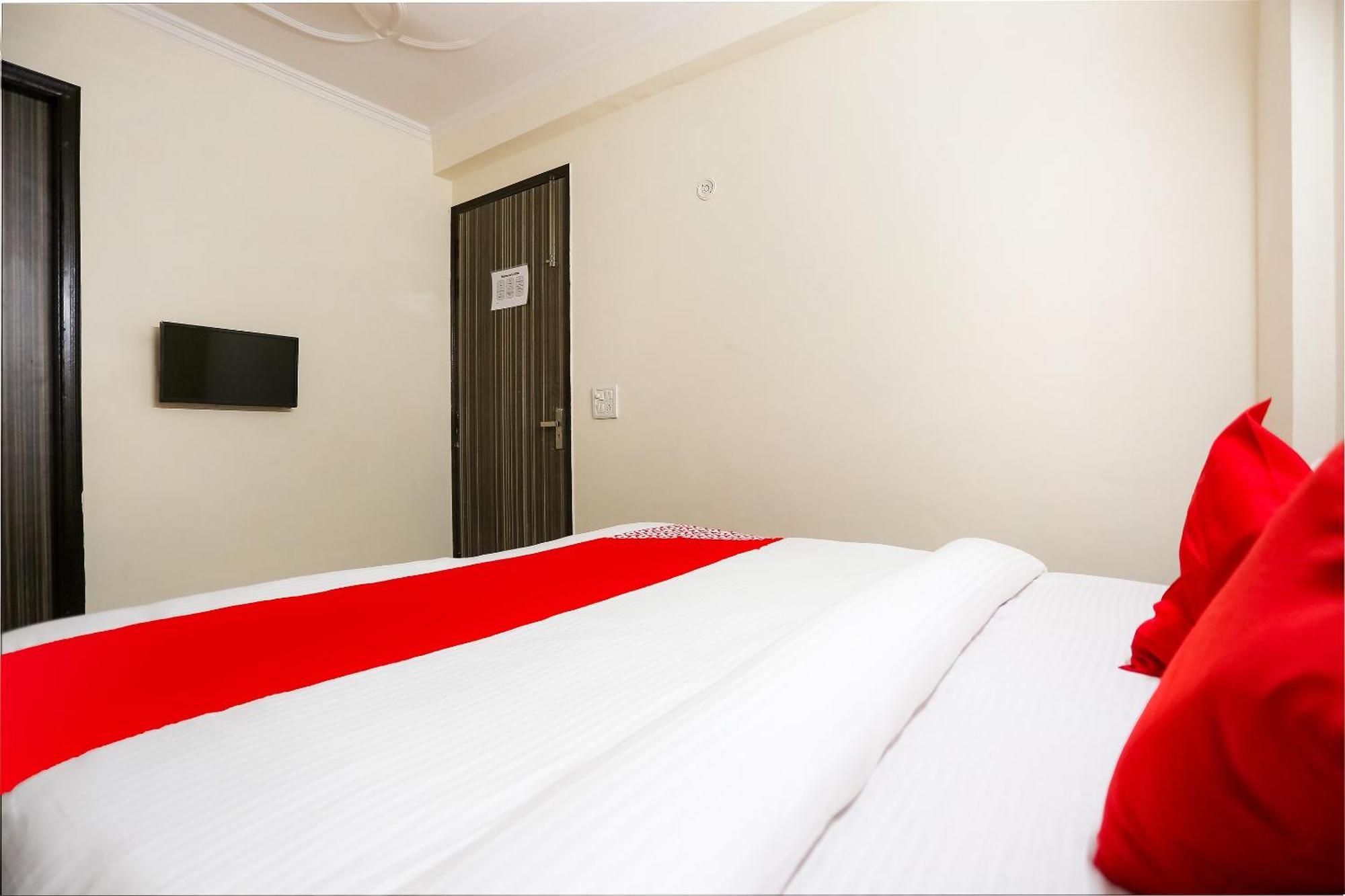 Hotel O Royal Galaxy Új-Delhi Kültér fotó