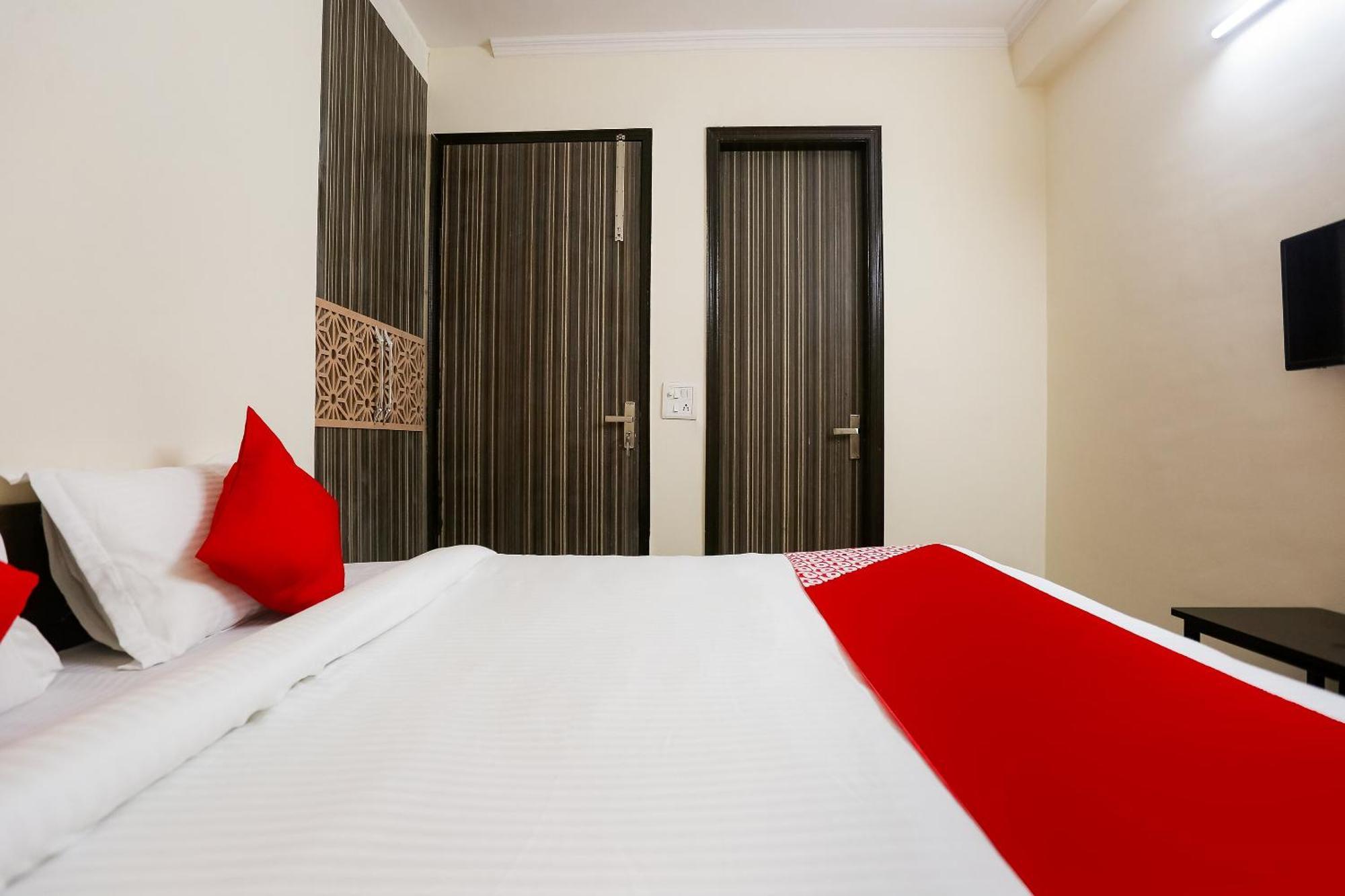 Hotel O Royal Galaxy Új-Delhi Kültér fotó